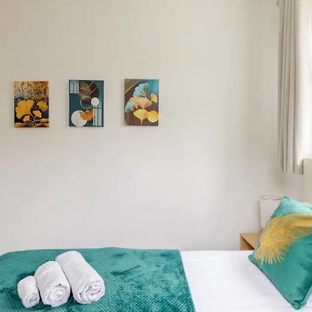 Spacious Two Bedroom Apartment In Battersea, Free Parking London Exterior foto