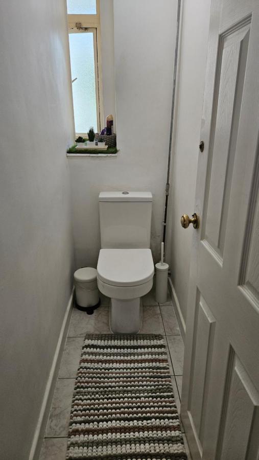Spacious Two Bedroom Apartment In Battersea, Free Parking London Exterior foto