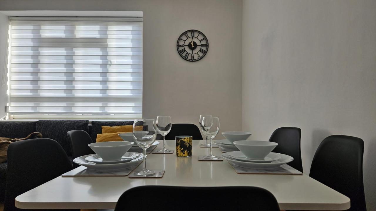 Spacious Two Bedroom Apartment In Battersea, Free Parking London Exterior foto