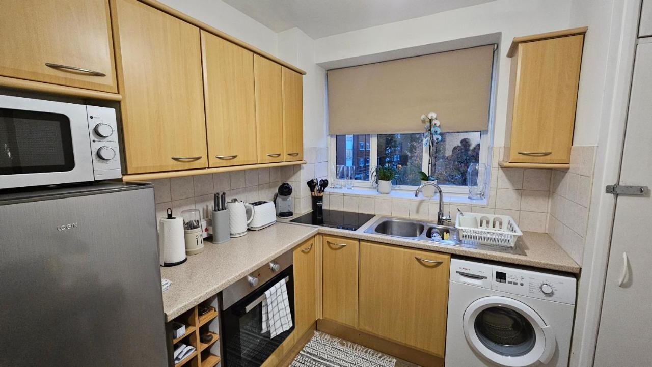 Spacious Two Bedroom Apartment In Battersea, Free Parking London Exterior foto